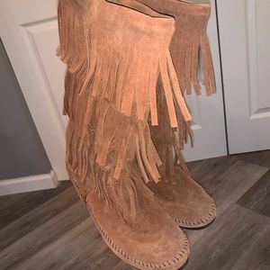 Minnetonka Women's 3 Layer Fringe Boot